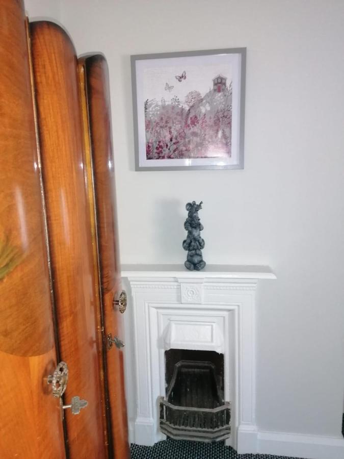 Maire Toireasa - Cosy Refurbished Property In The Gaeltacht Quarter Белфаст Екстер'єр фото